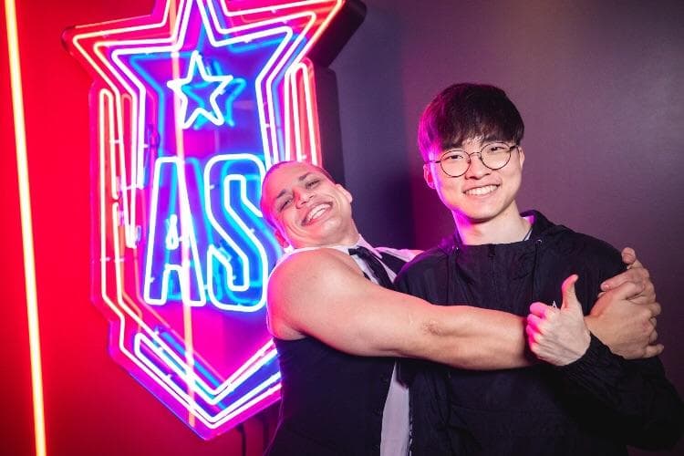 Tyler1 hugging Faker at League of Legends All-Stars 2019