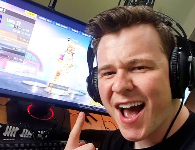 An image of Muselk promoting his stream.