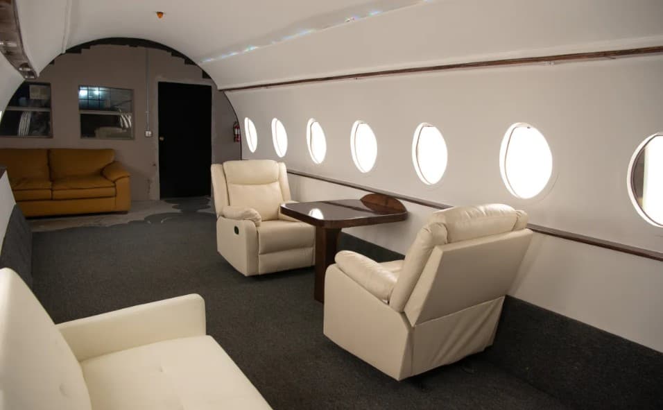 Fake private jet set used for Instagram & TikTok.