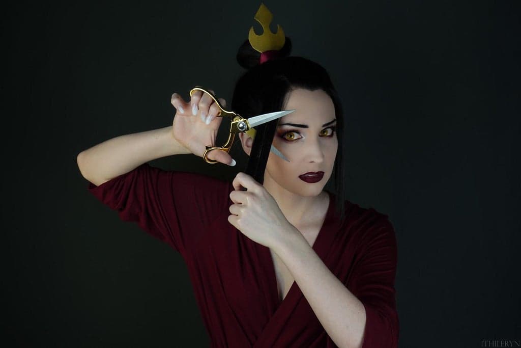 Ithileryn recreated one of Azula's most famous scenes from Avatar: The Last Airbender with her perfect cosplay.