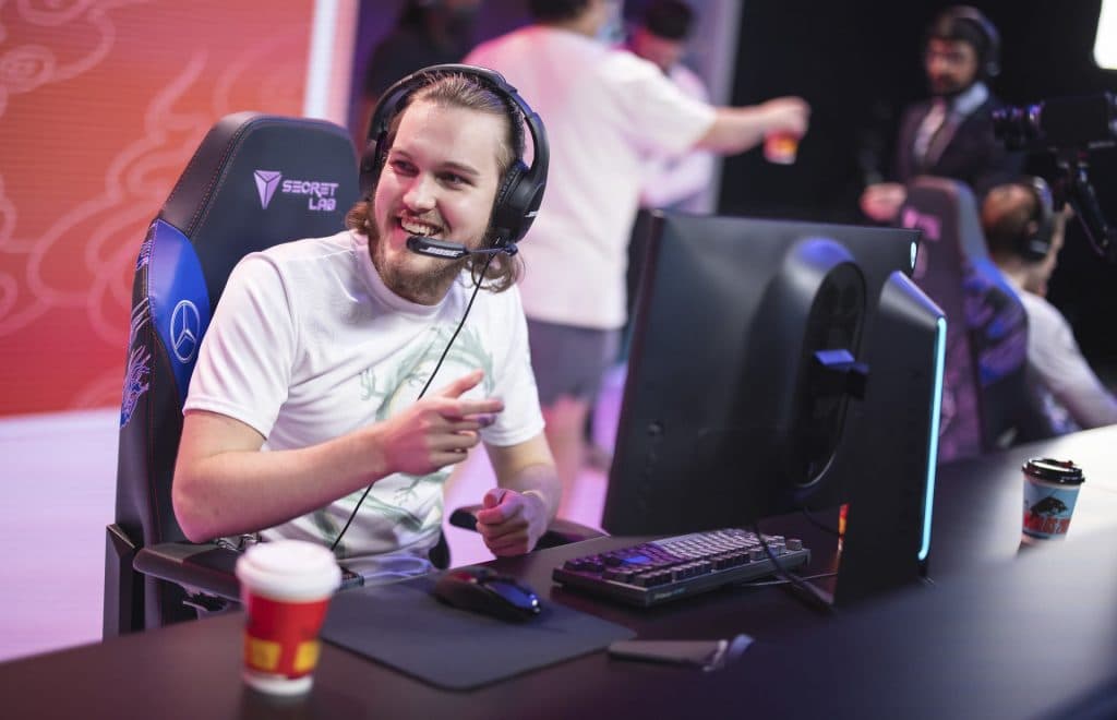 Santorin playing for FlyQuest at Worlds 2020