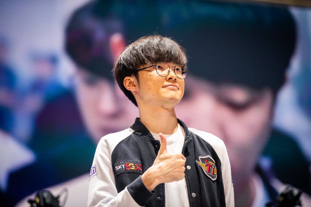 Faker thumbs up