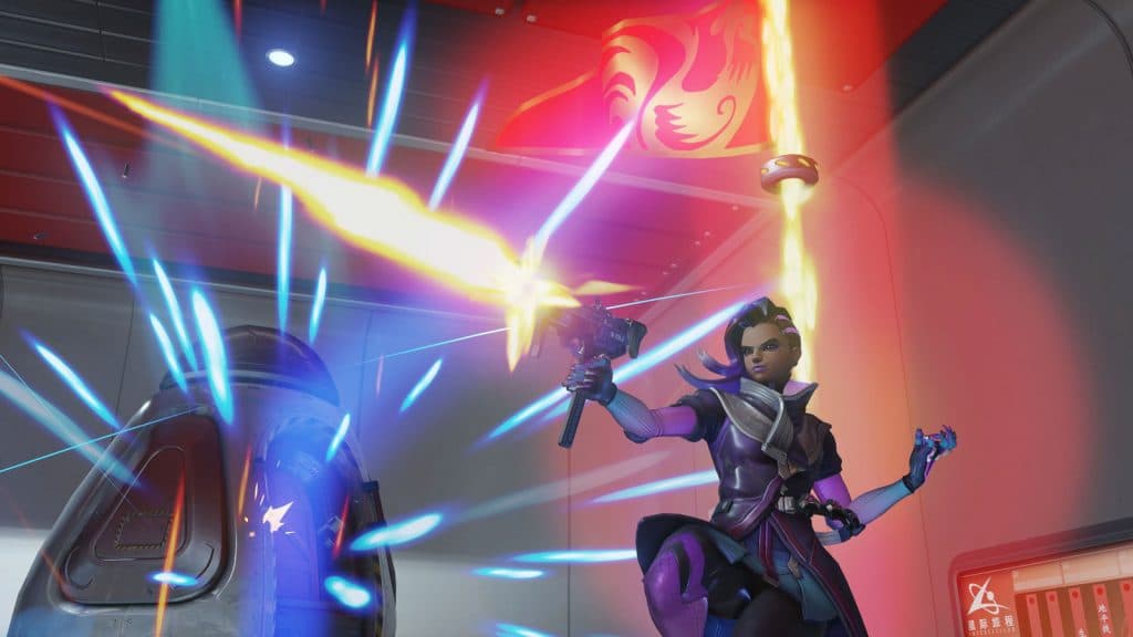 Sombra carries the flag in Overwatch CTF game mode.