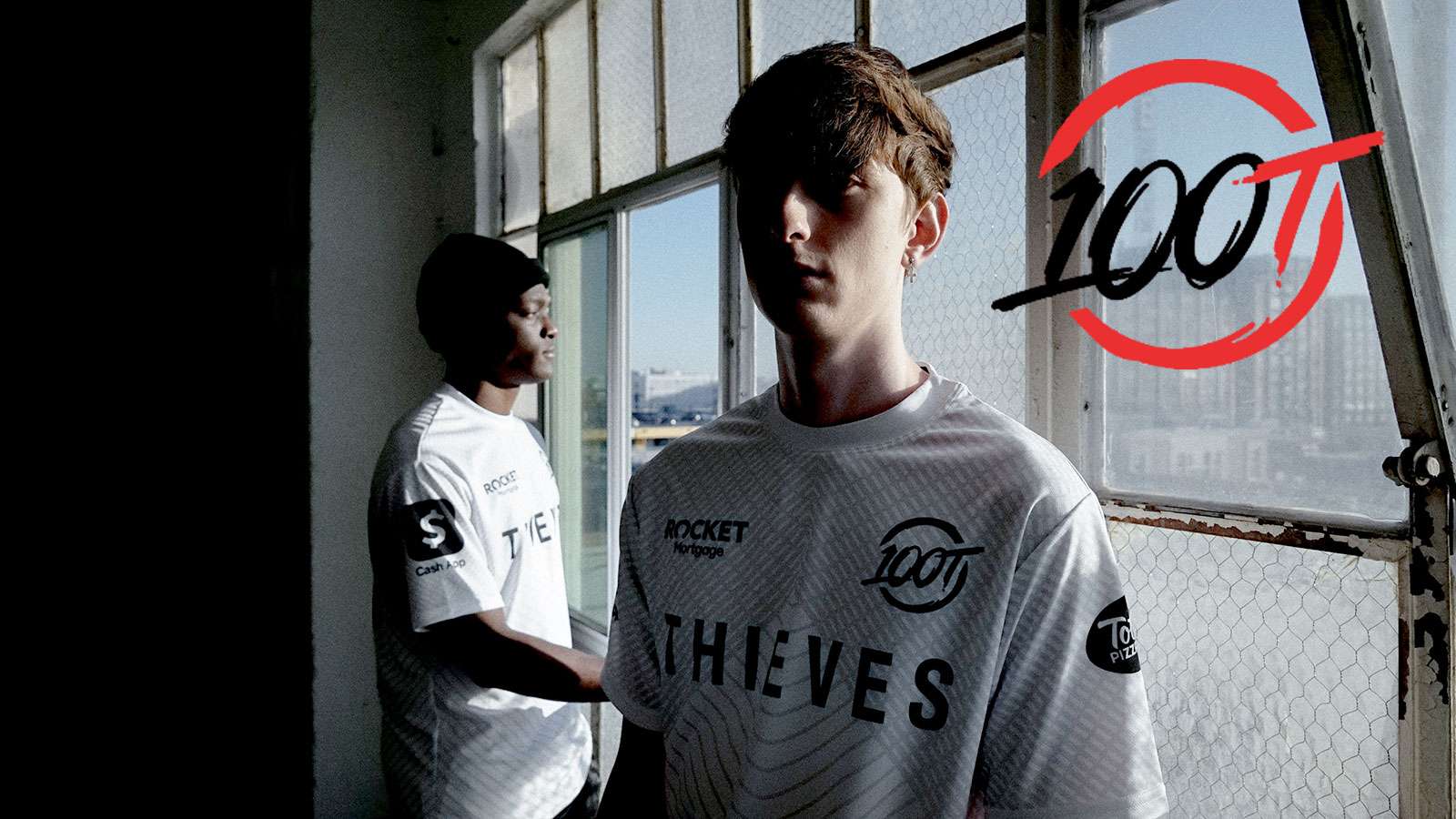 Liazz and Avalanche in 100 Thieves white 2020 jersey.
