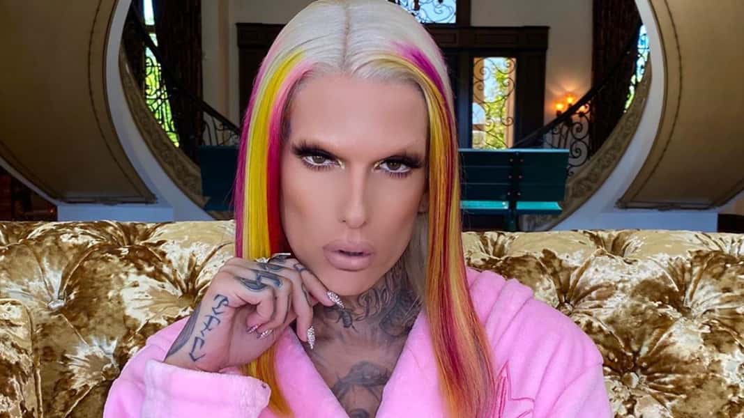 Jeffree Star sat on couch