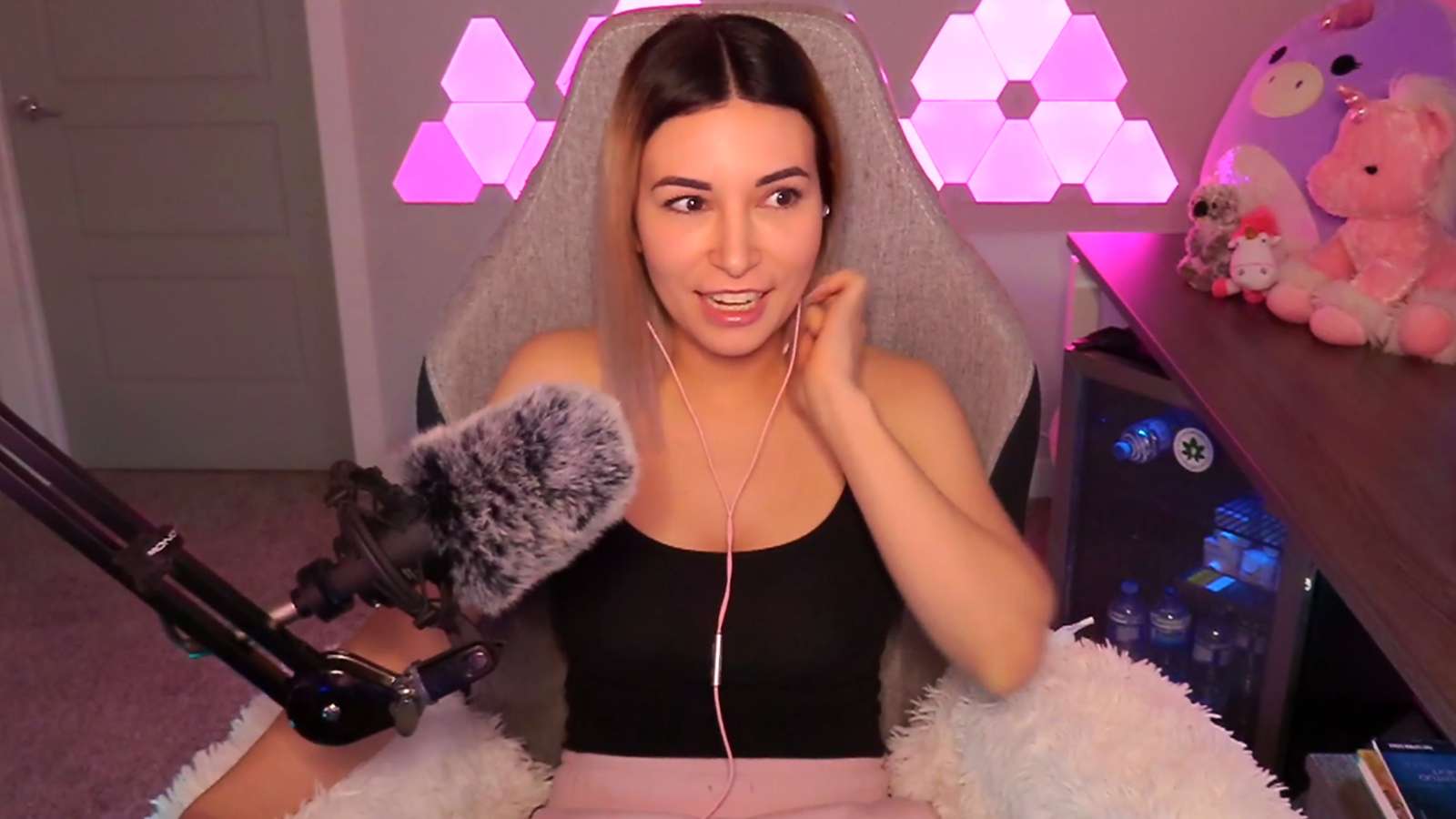 Alinity speaks to her audience in her stream setup.