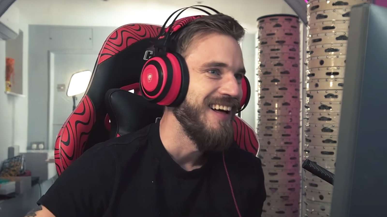 pewdiepie donating to small twitch streamer