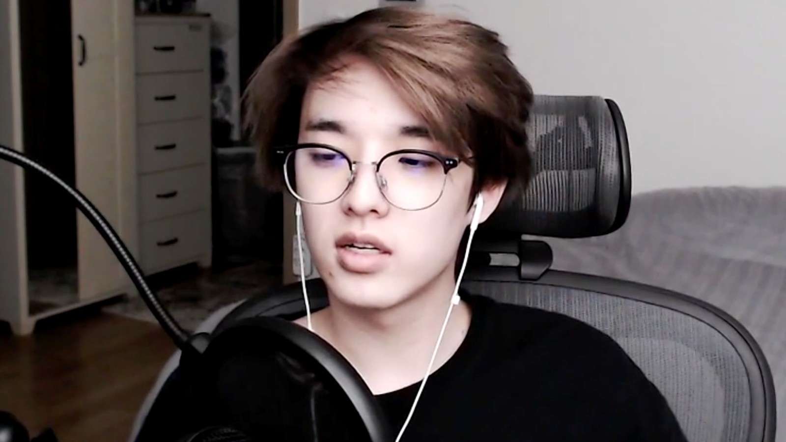 Day6's Jae streaming on Twitch
