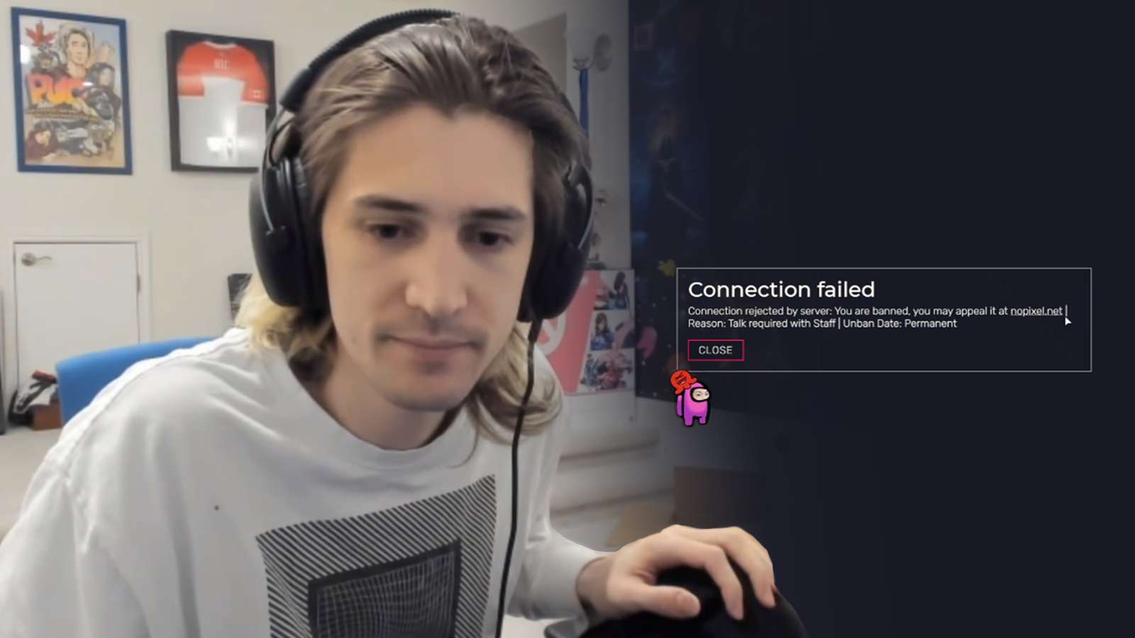 xQc looks at No Pixel GTA RP server ban live on Twitch.
