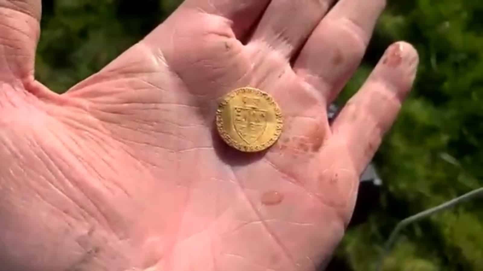 PoshJosh finds gold coin