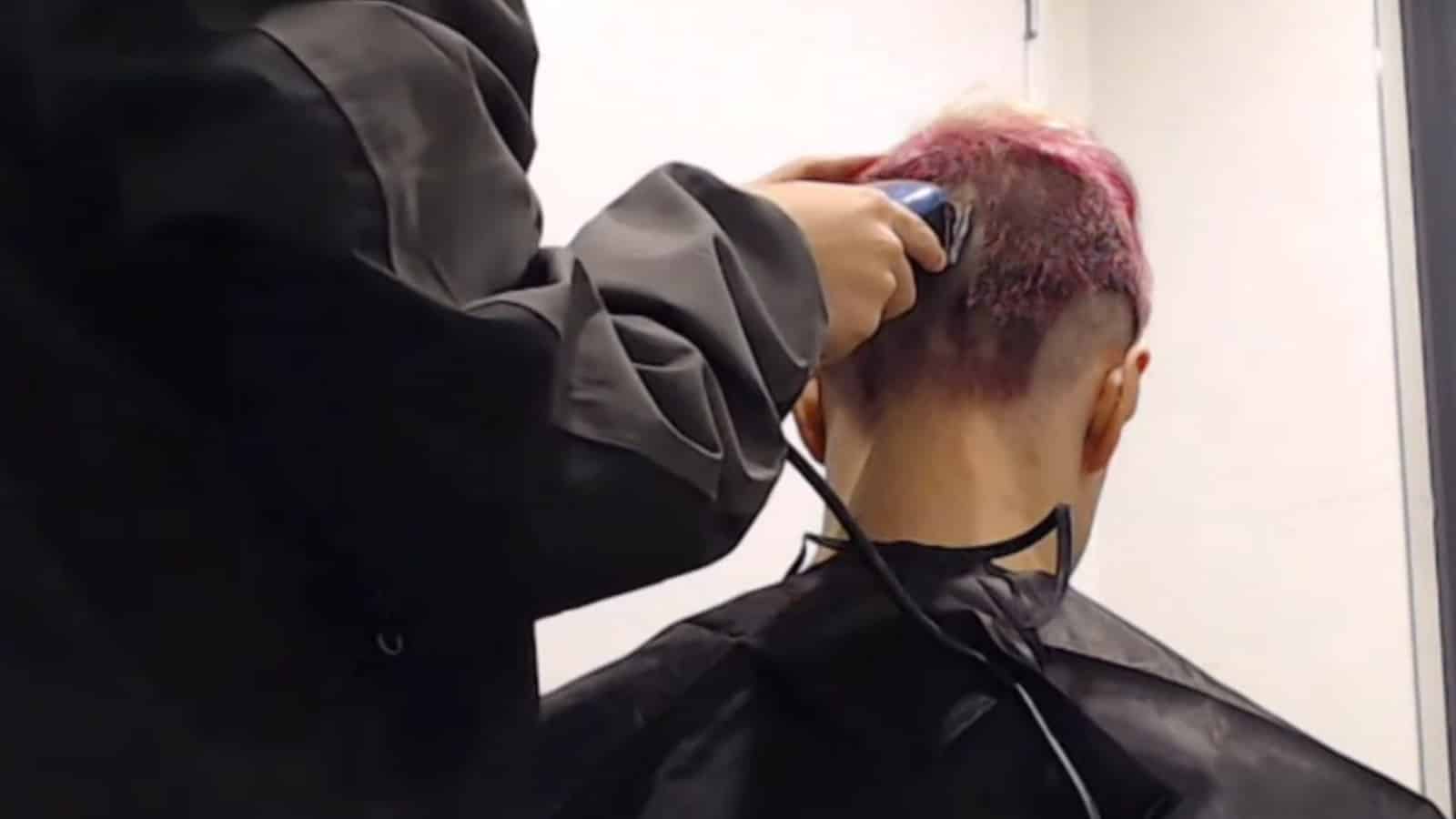 twitch streamer PiG shaving his head