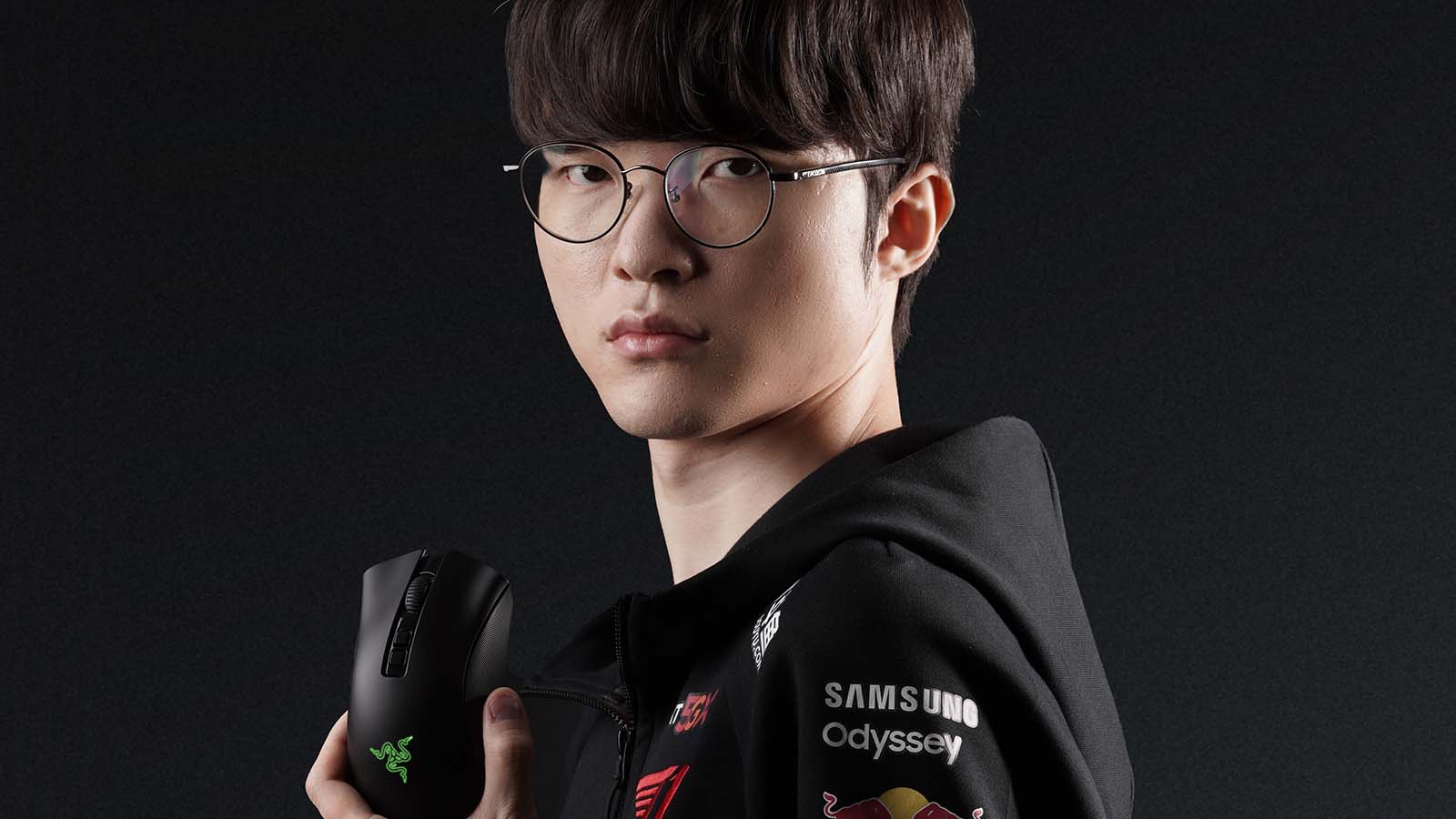 Faker with Razer mouse