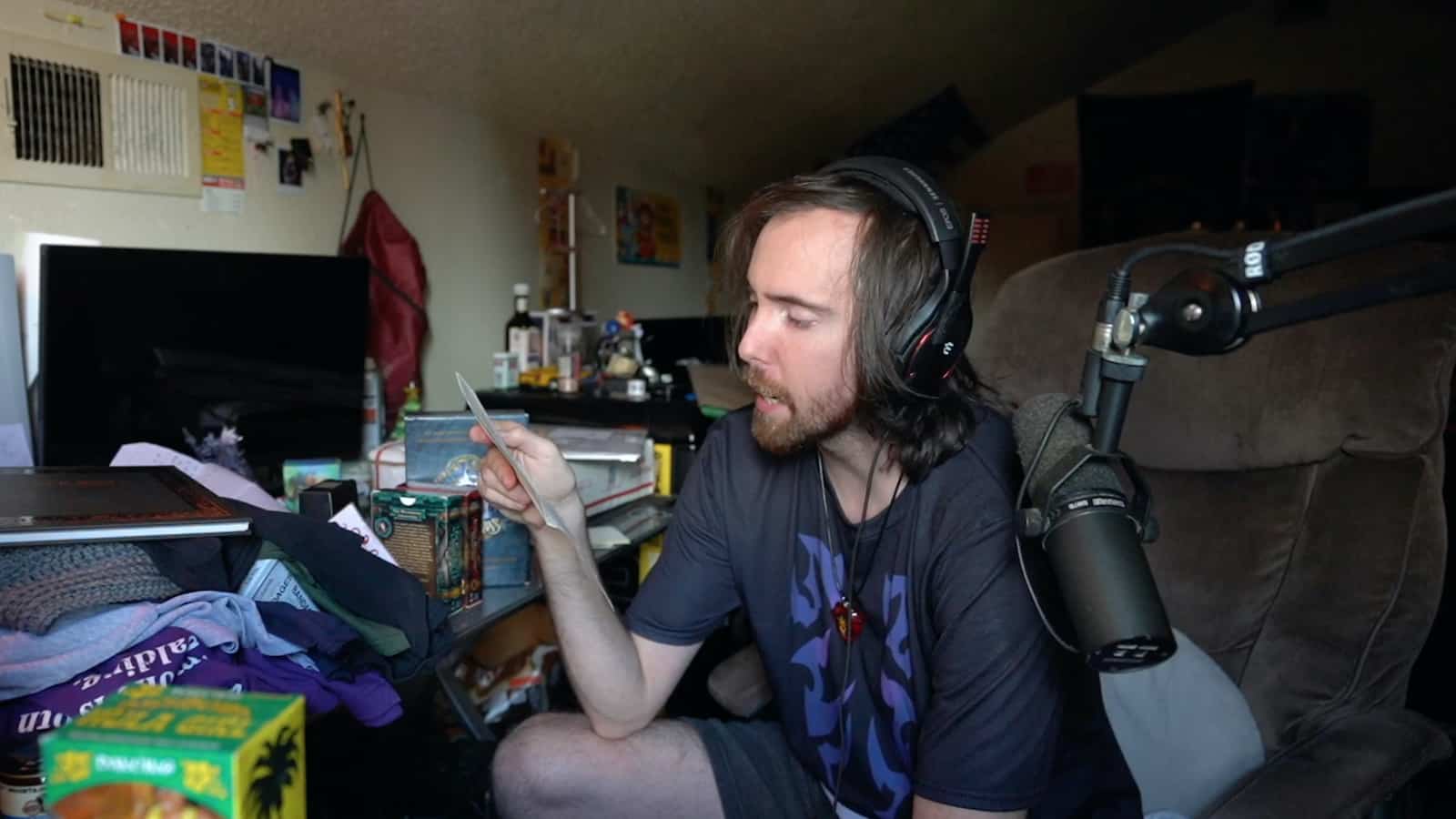 Asmongold reading PO Box letters on stream