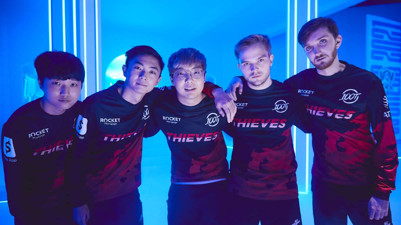Group shot of 100 Thieves at Worlds 2021