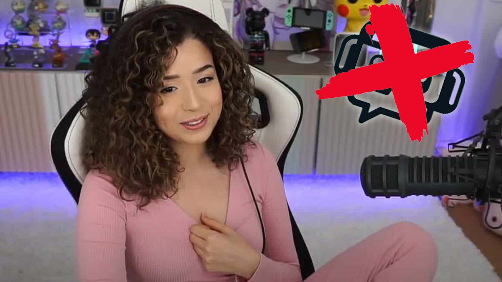 pokimane with natural curly hair