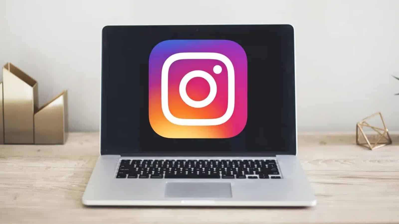 Instagram logo on macbook pro