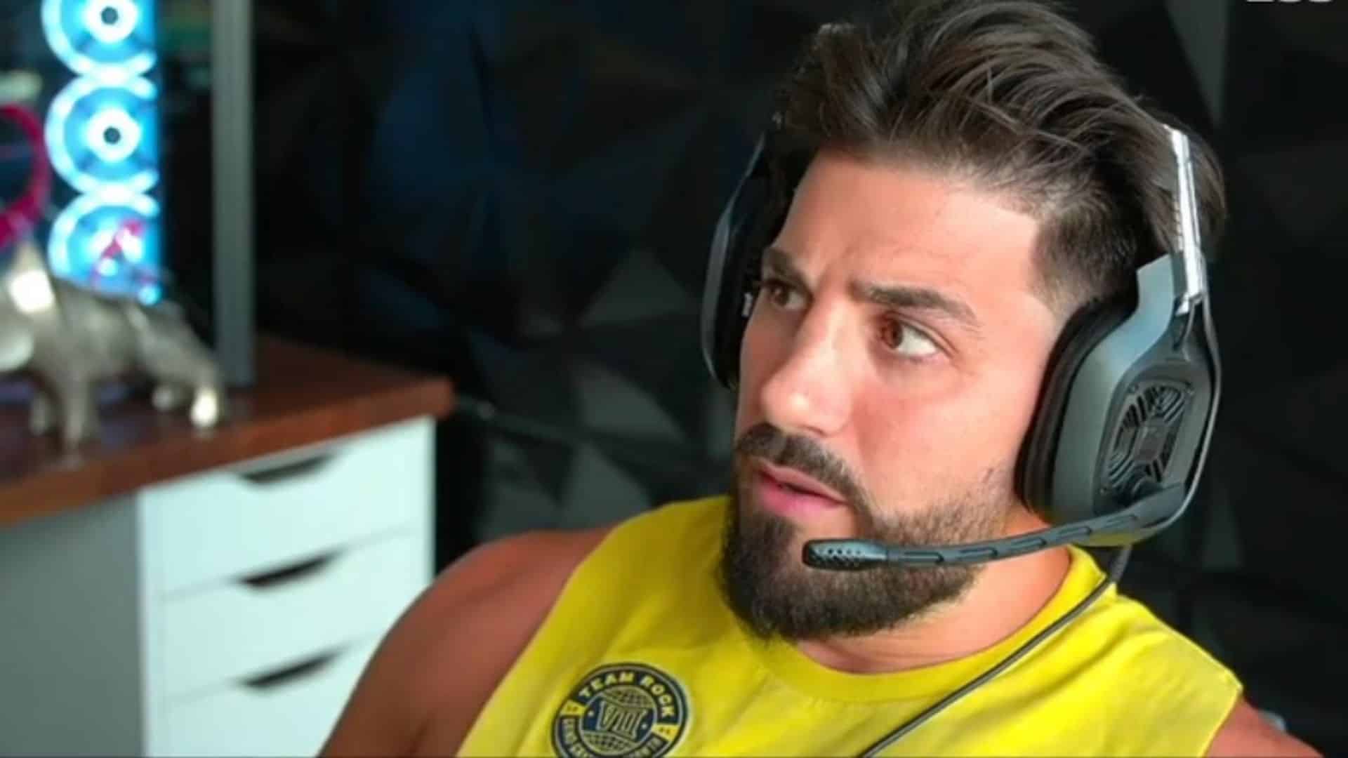 NICKMERCS looking to the left side of the screen