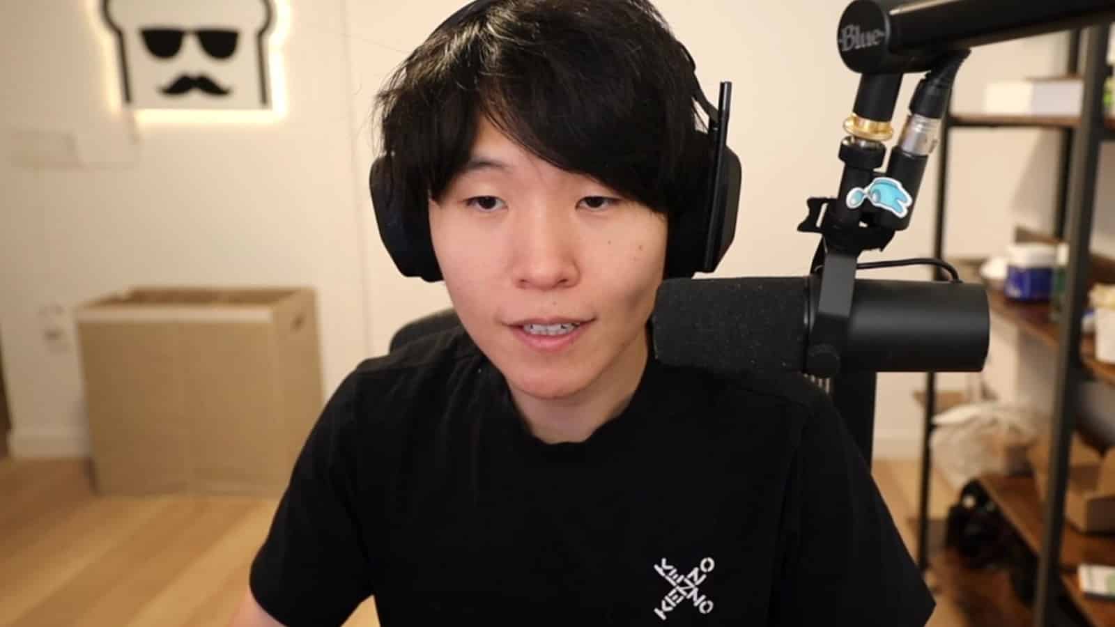 Disguised Toast streaming on Twitch