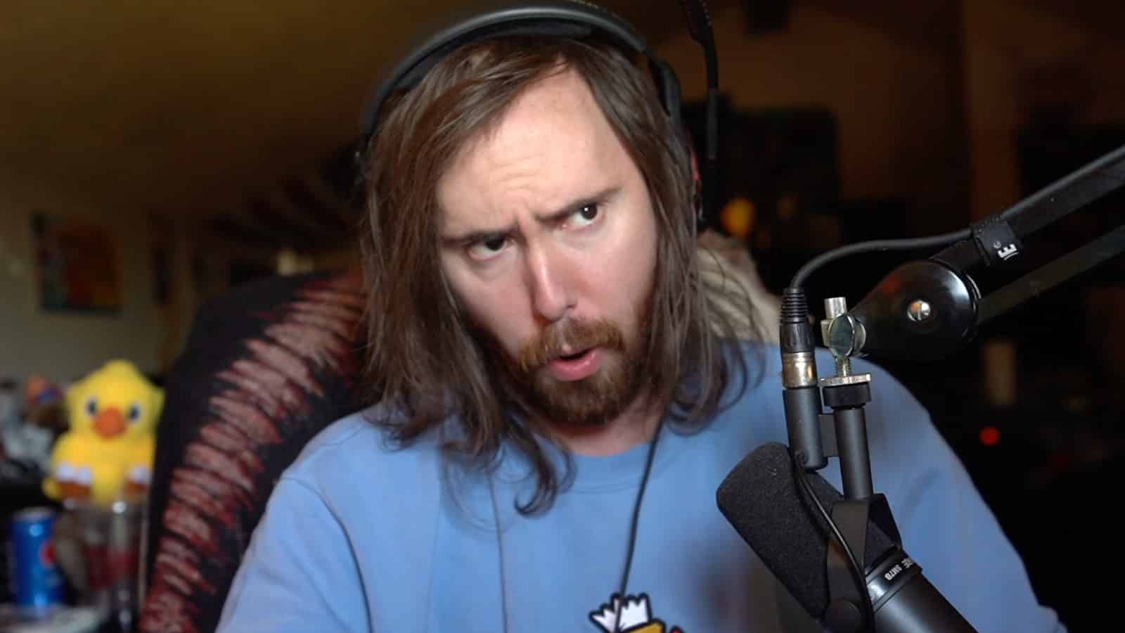 Asmongold streaming on Twitch