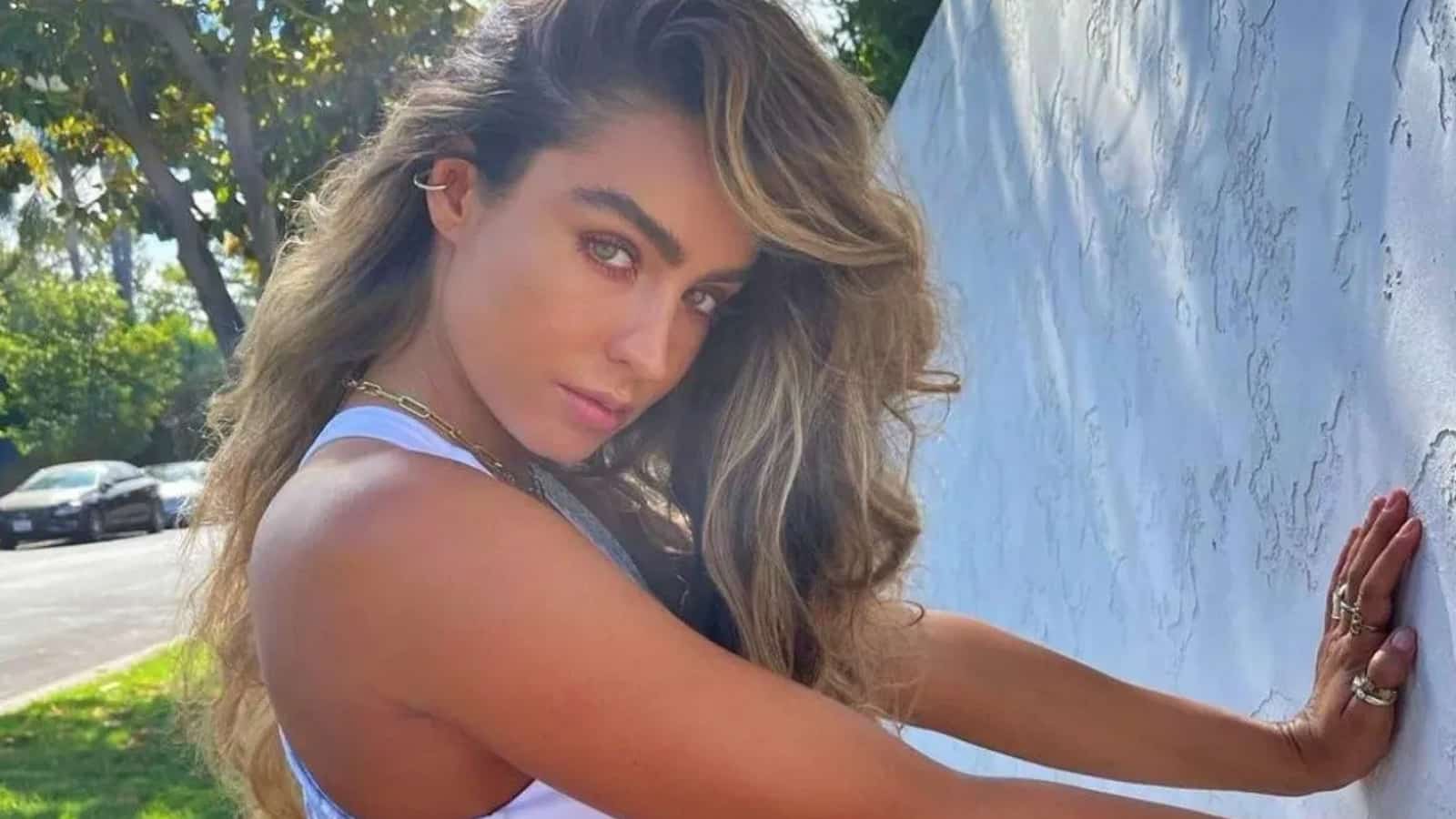 an image of sommer ray