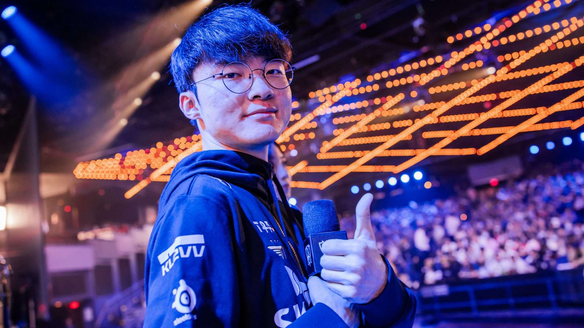 Faker with thumbs up at Worlds 2022