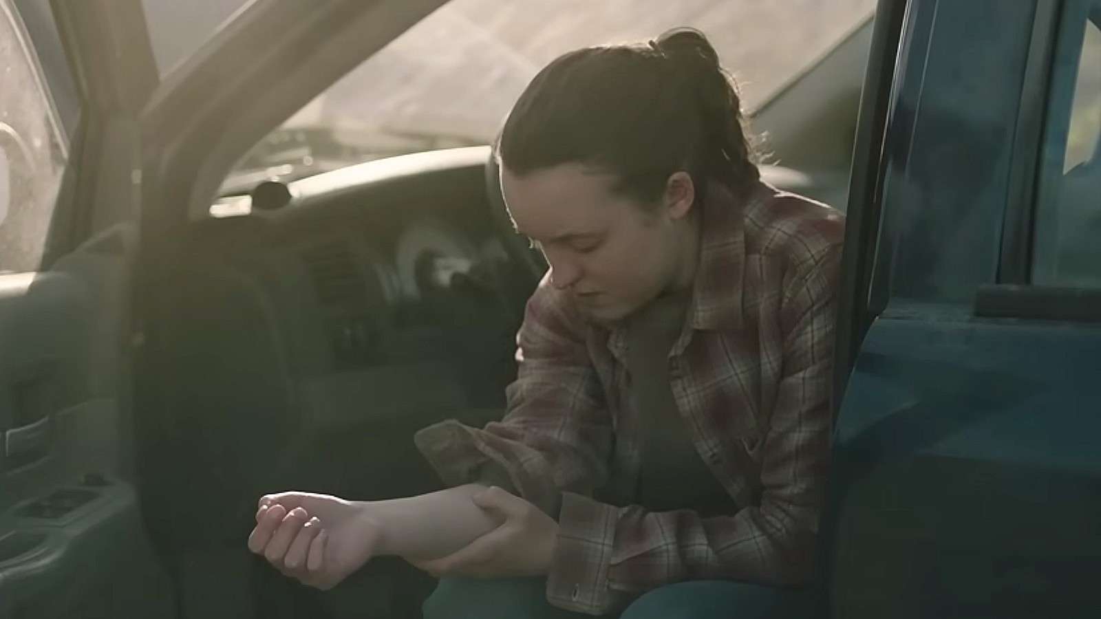 Ellie looking at her bite wound in The Last of Us Episode 9