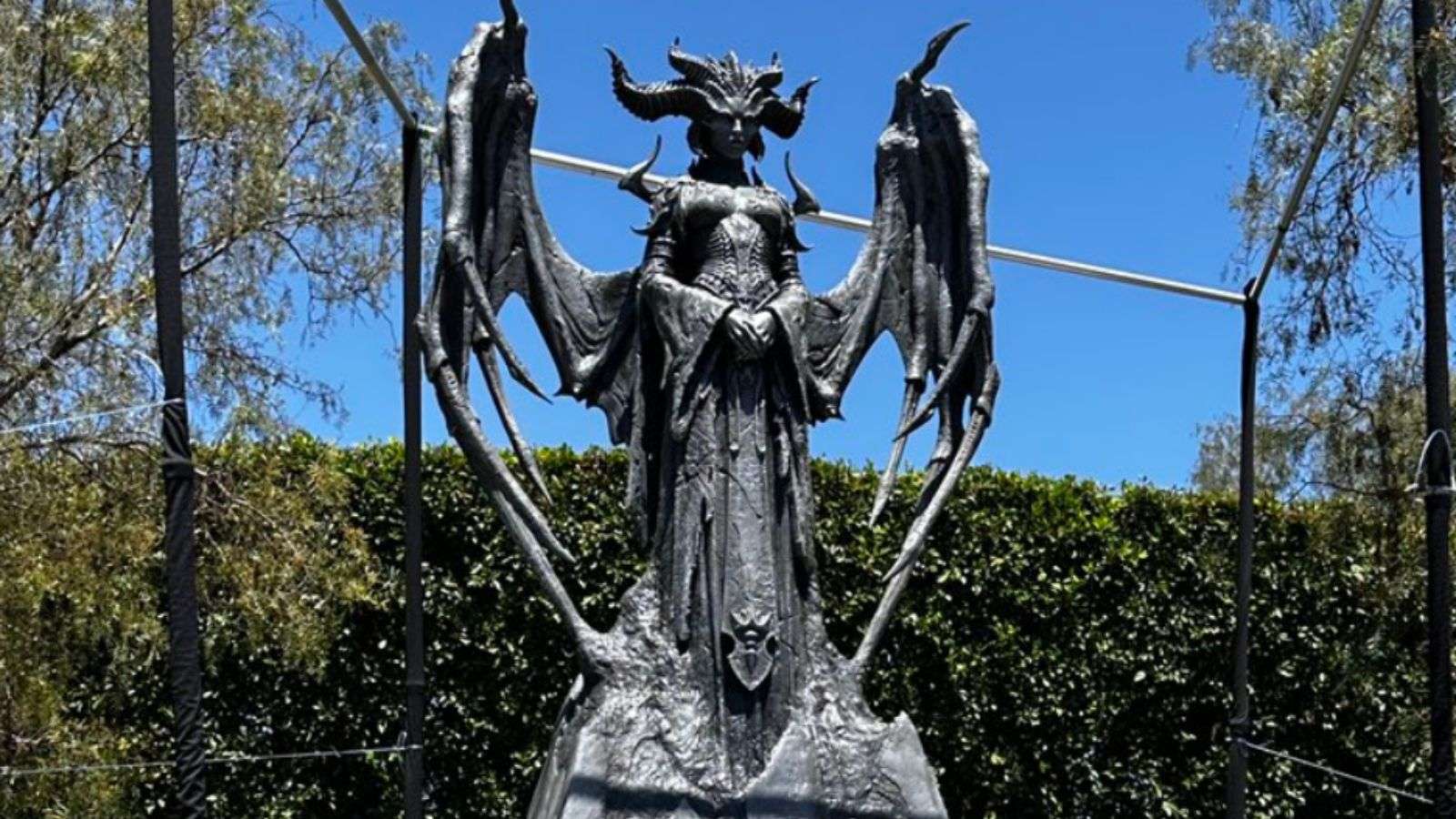 Diablo 4 statue header