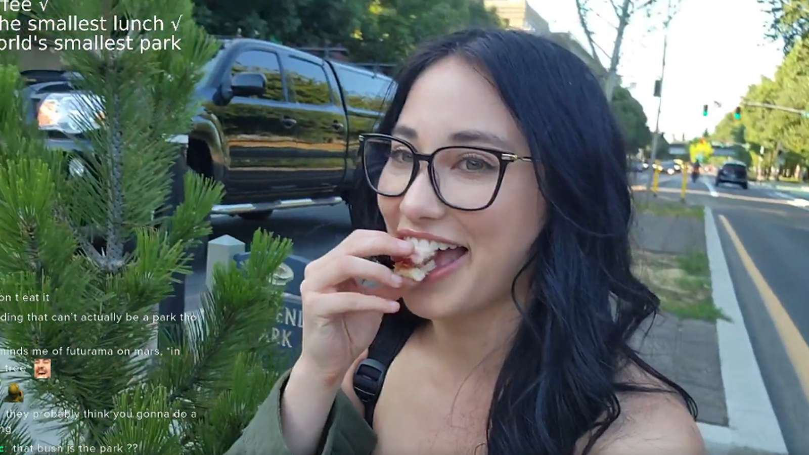 IRL Twitch streamer hilariously brings tiny lunch to world’s smallest park