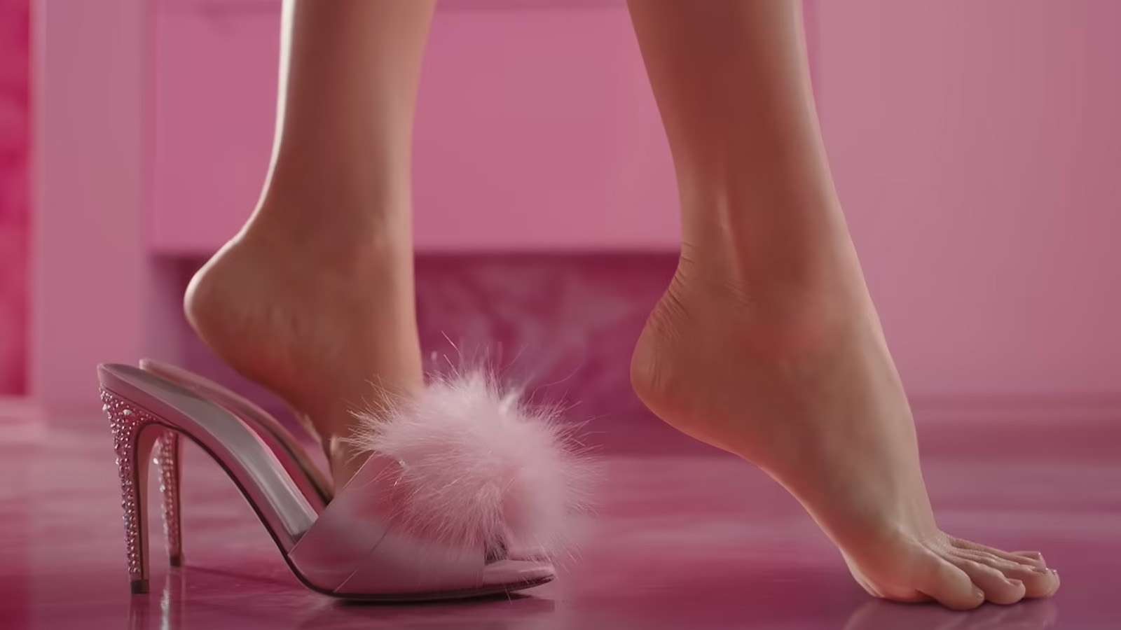 Margot Robbie responds to Barbie fans obsessing over her feet