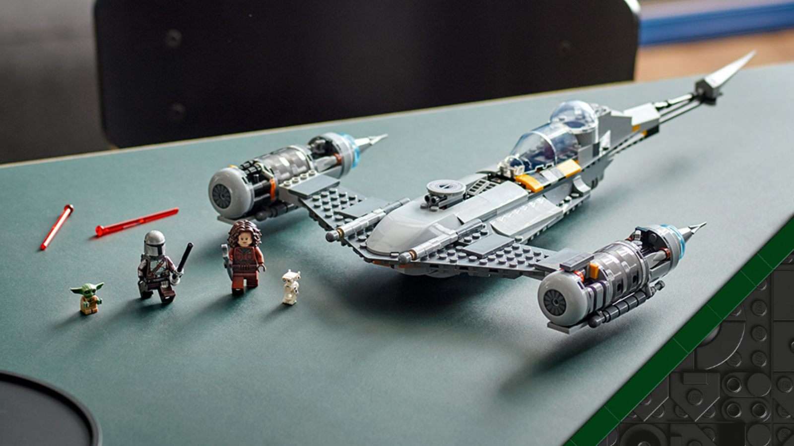 Lego Star Wars Mandalorian Starfighter and figures