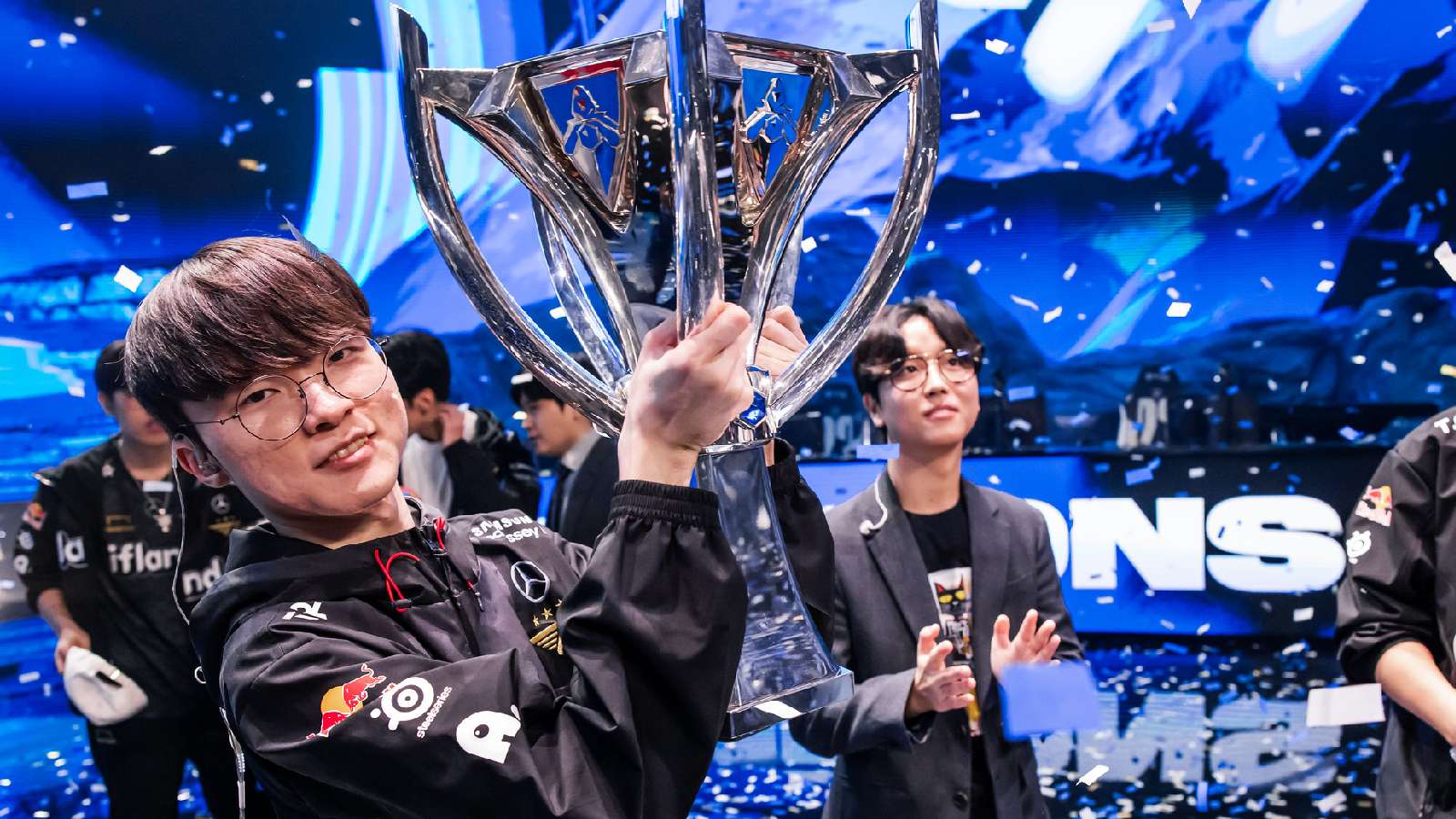 Faker lifts the 2023 Worlds Summoner's Cup