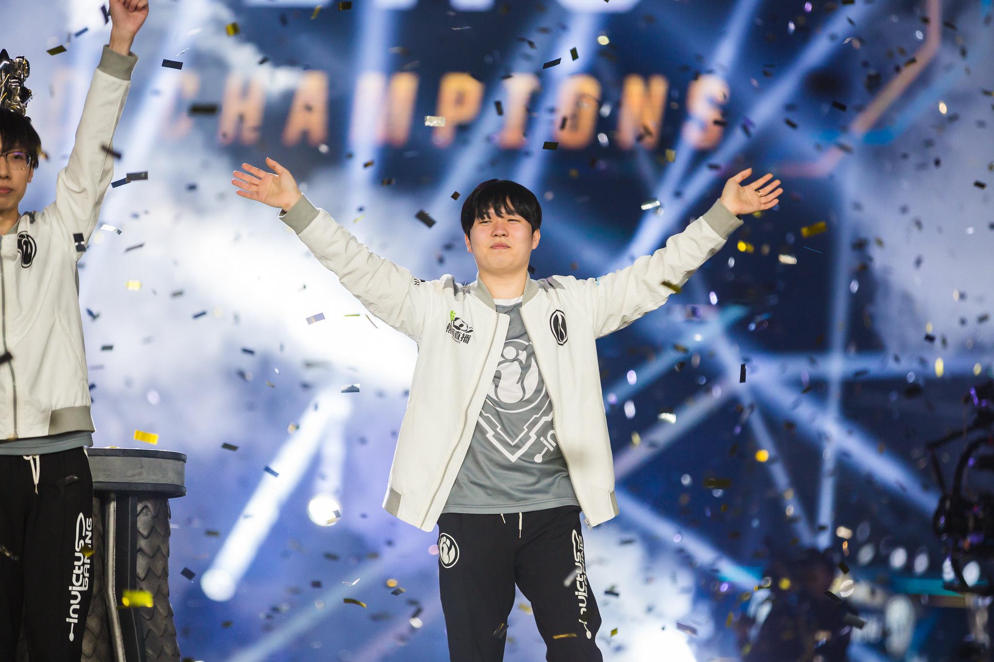 Rookie celebrating victory at Worlds 2018
