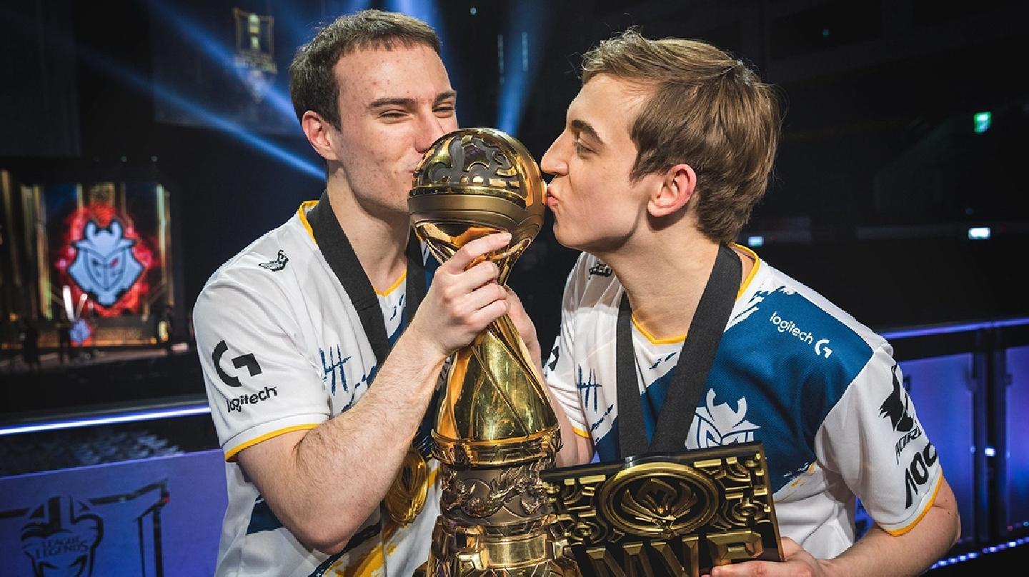 Perkz and Caps with the 2019 MSI trophy