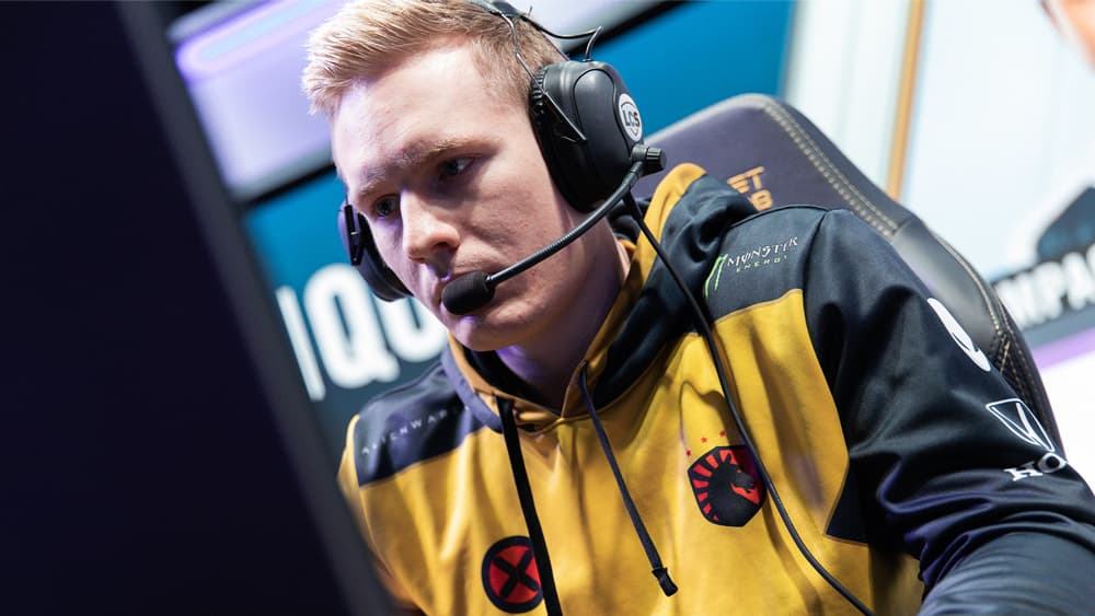 Broxah playing for Team Liquid in the LCS