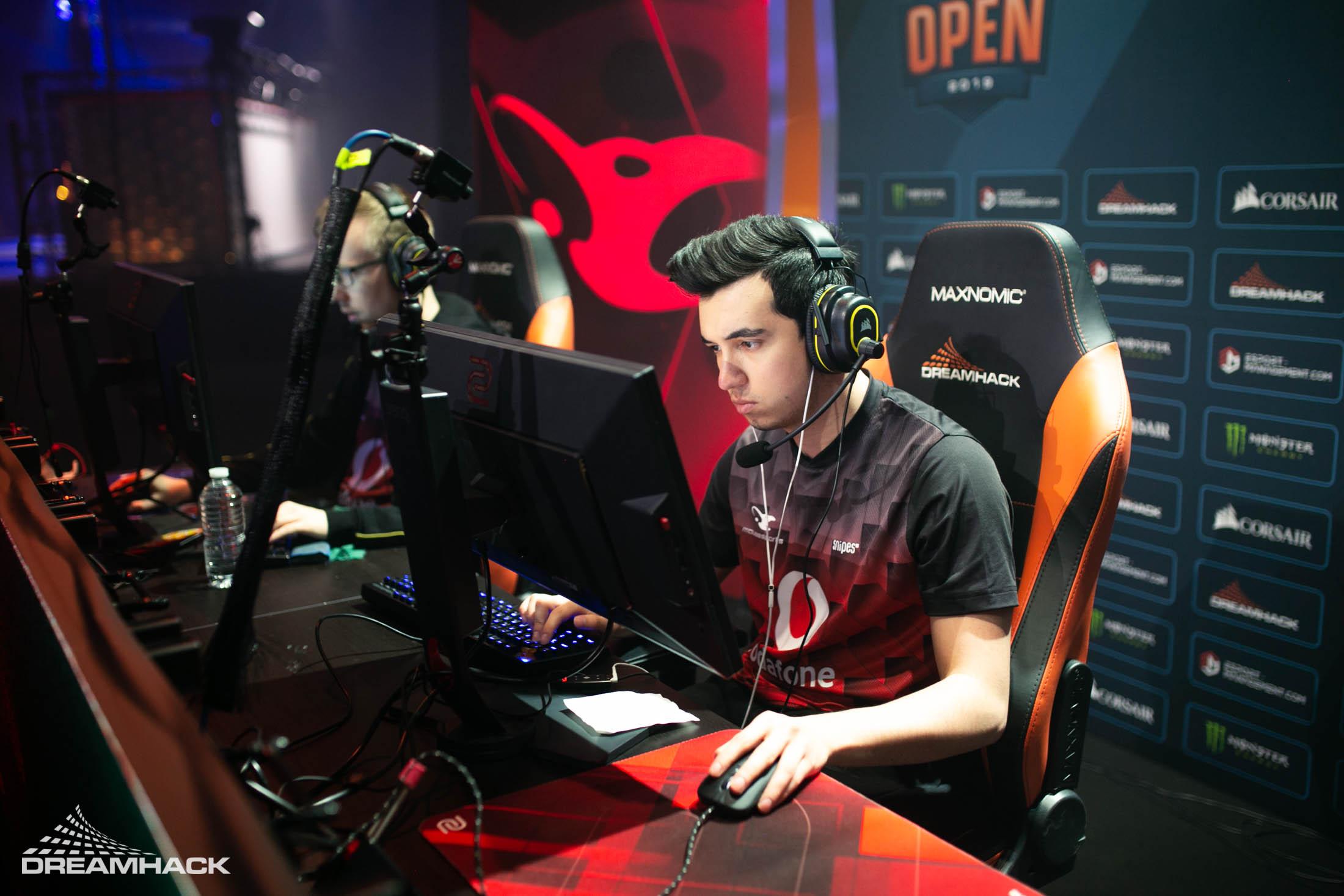 woxic playing for mousesports at DreamHack Open