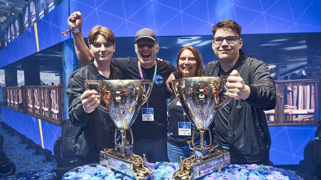 Aqua and Nyrohx with their Fortnite World Cup duos trophies