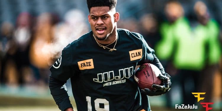 JuJu Smith-Schuster warming up in his FaZe collaboration.