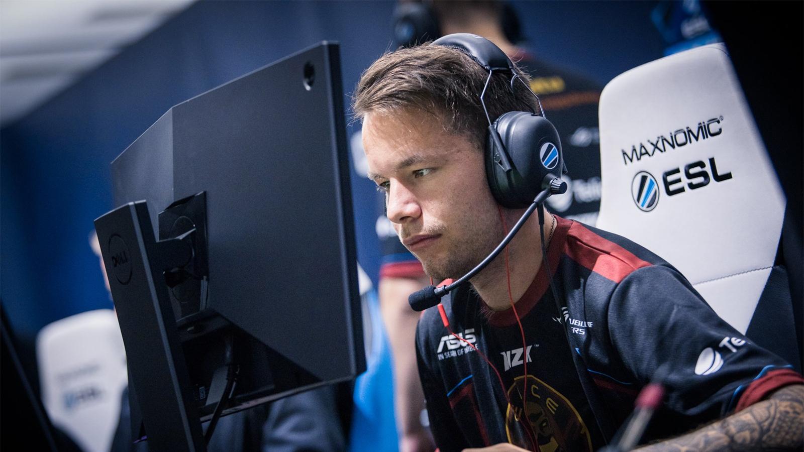 Allu playing for ENCE