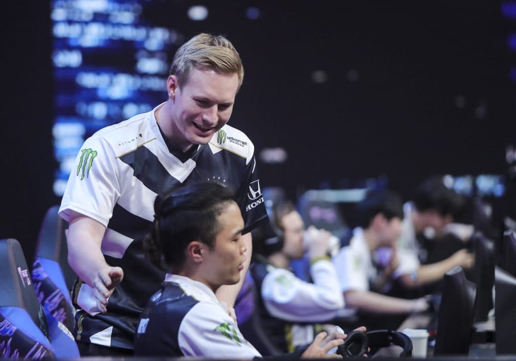 Broxah and Impact playing for Liquid at Worlds 2020