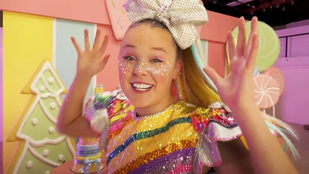 JoJo Siwa releases first pictures with new girlfriend