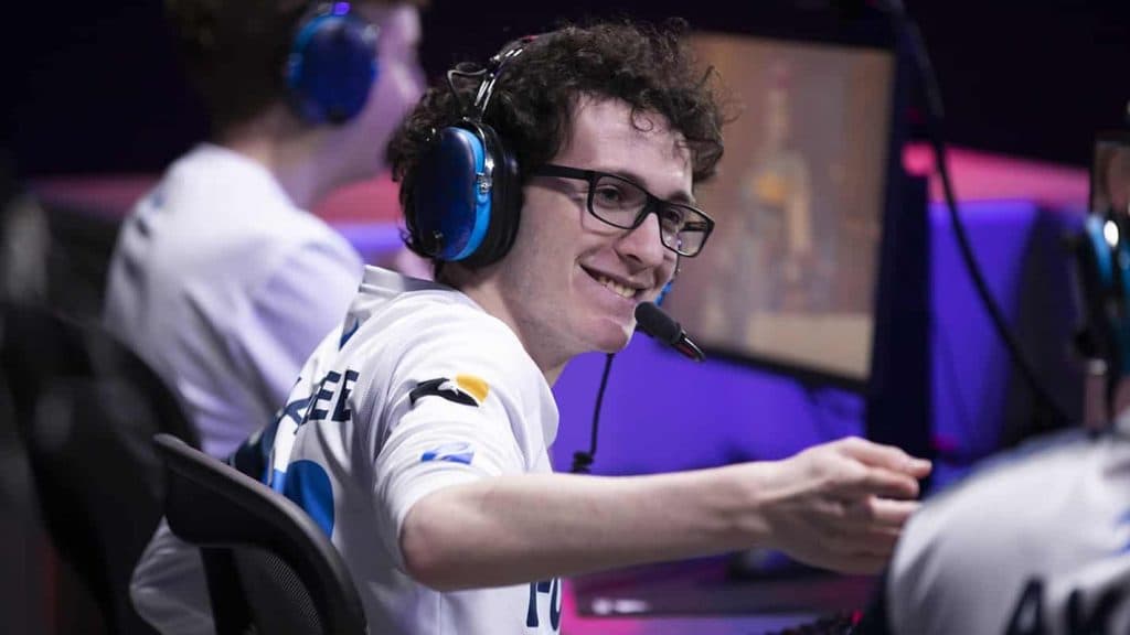 ZachaREEE playing Overwatch for Dallas Fuel