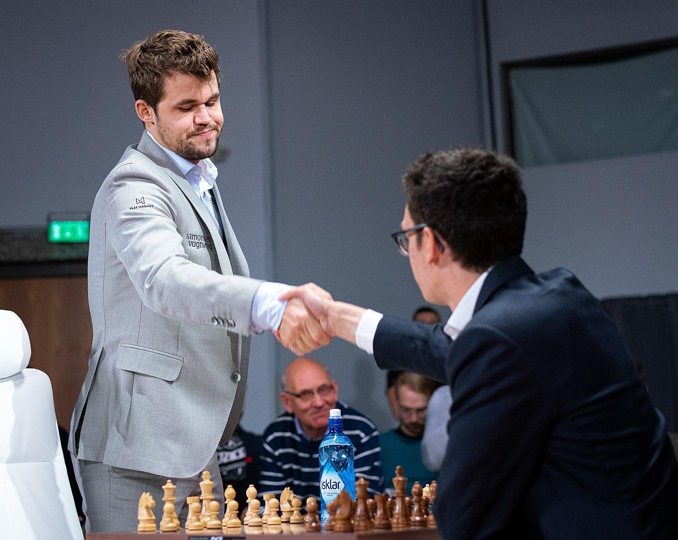 Magnus Carlsen takes subtle jab at GMHikaru with chess Twitch