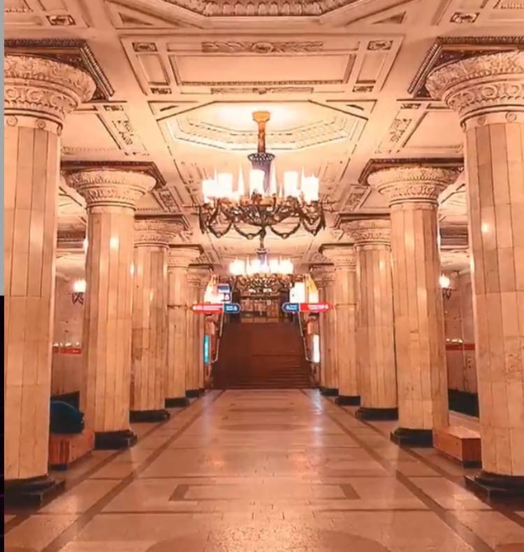 Instagram filter Blogger Presets chandelier in ornate corridor