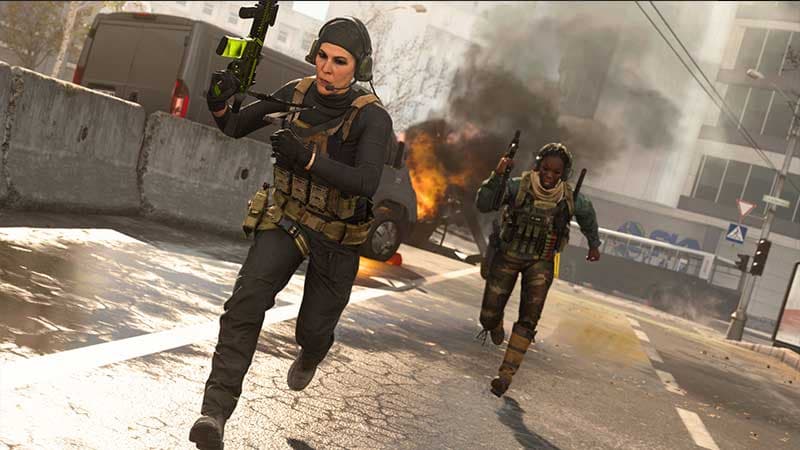 Two soldiers running across the map with their weapons in Call of Duty Warzone