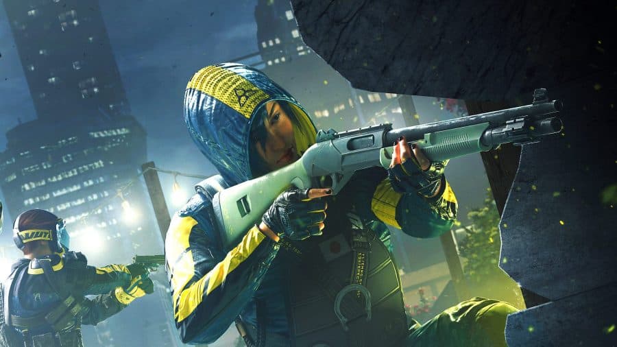 Rainbow 6 Extraction image showing two Operators checking for enemies