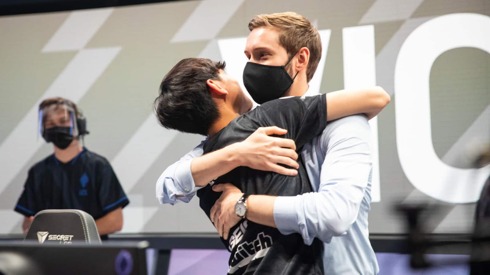 Bjergsen and Lost embrace after TSM victory on LCS 2021 Summer stage in Week 1 against Team Liquid.