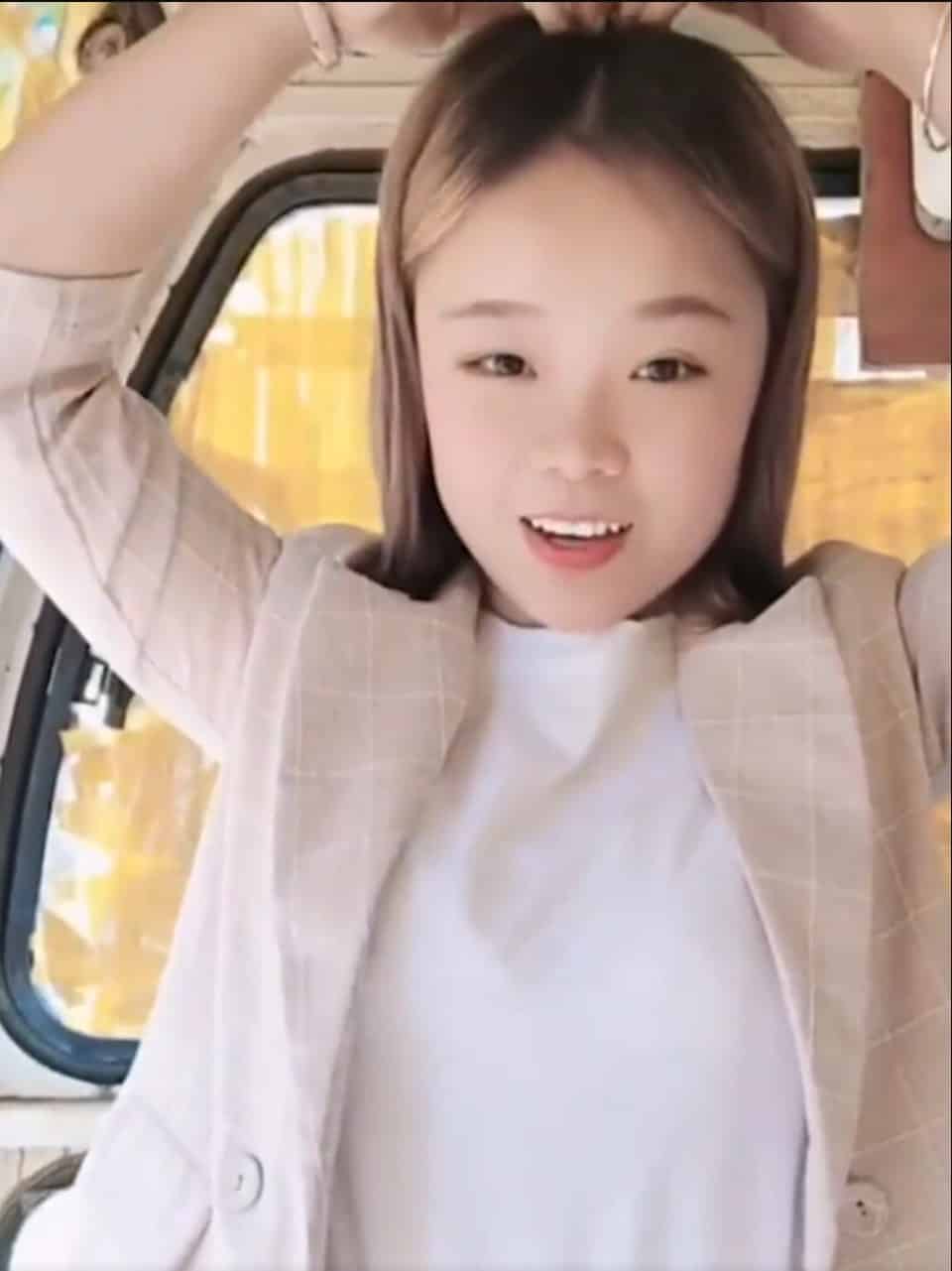 Chinese creator Xiaoqiumei recording video in a crane