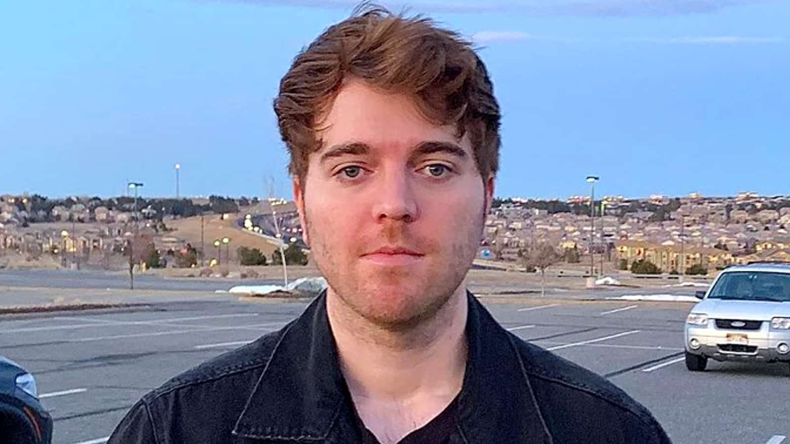 Shane Dawson posing for a picture