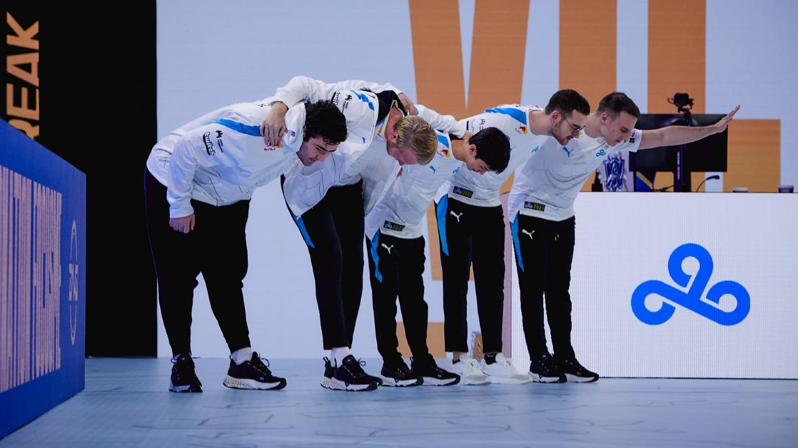 Cloud9 celebrating a win at Worlds 2021