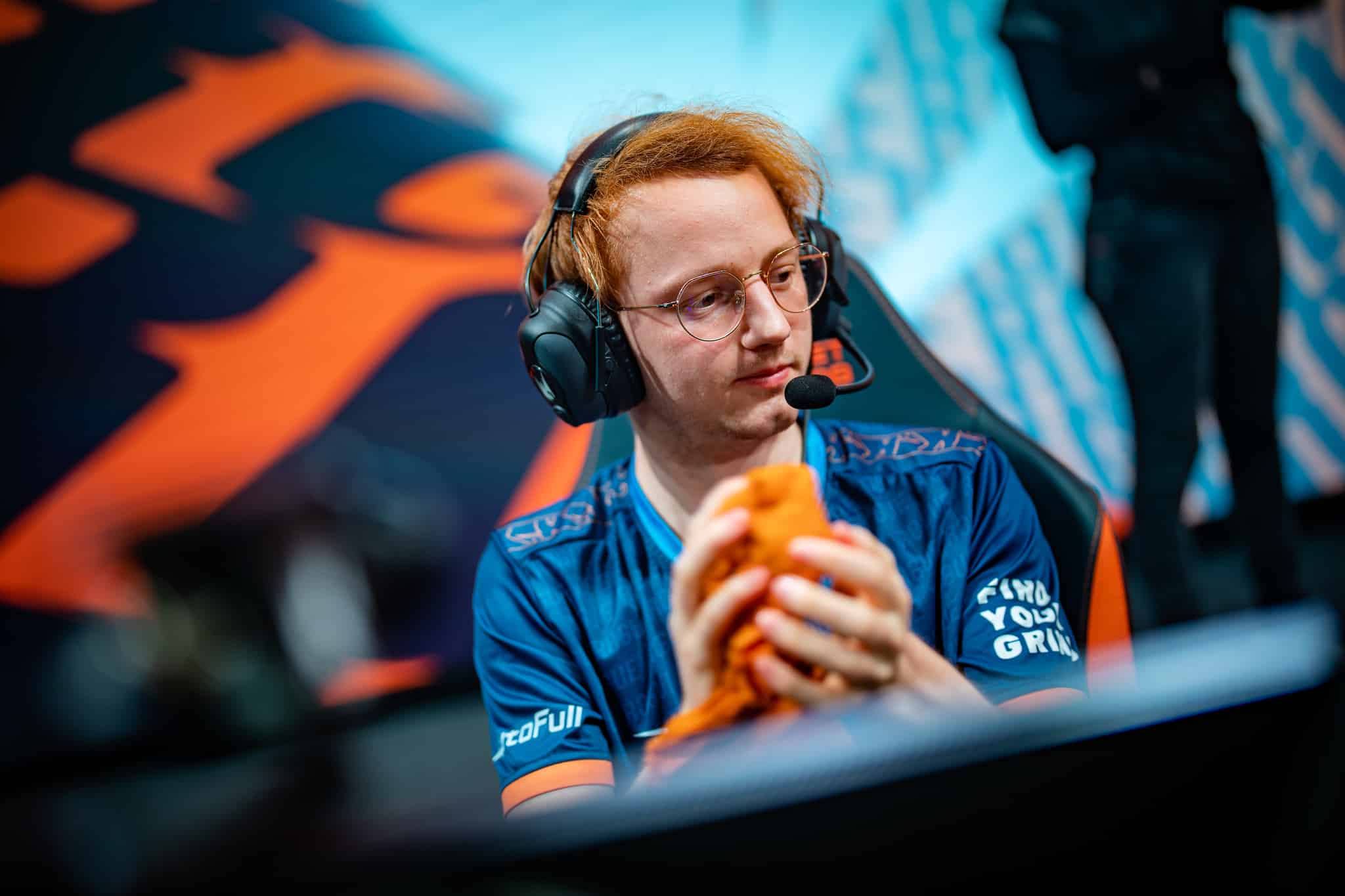 Larssen playing League of Legends for Rogue at LEC Summer Playoffs 2021